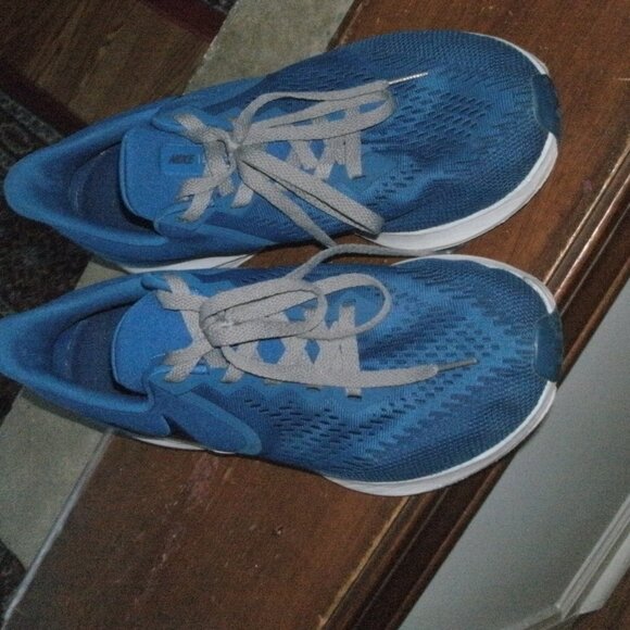 Nike Air Zoom Winflo 6 BQ9685-402 Blue Running Athletic Shoes Sneakers size 9.5
